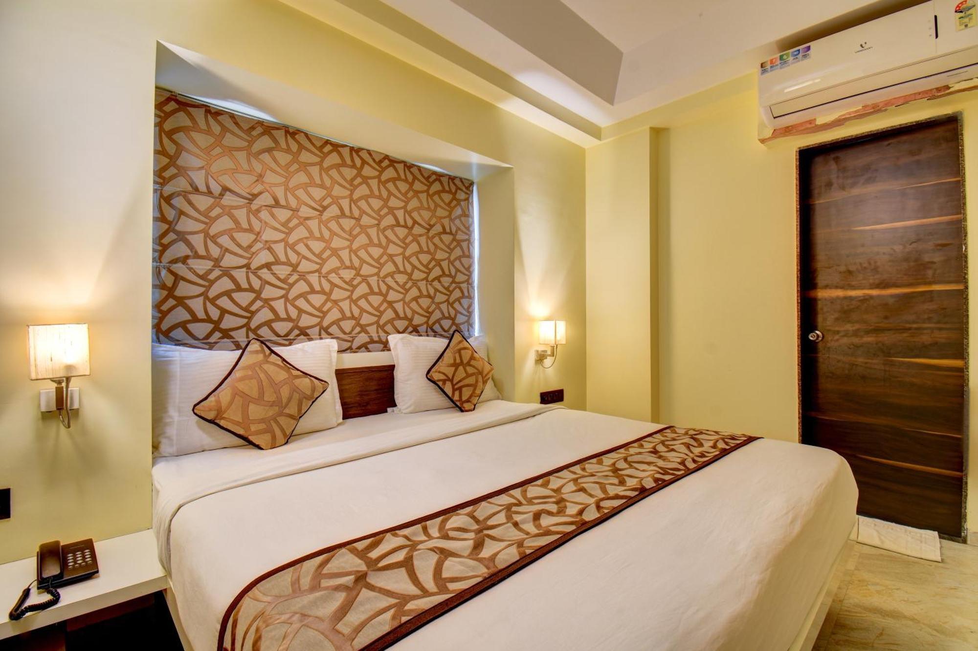 Hotel Deepali Executive ออรังกาบัด ภายนอก รูปภาพ
