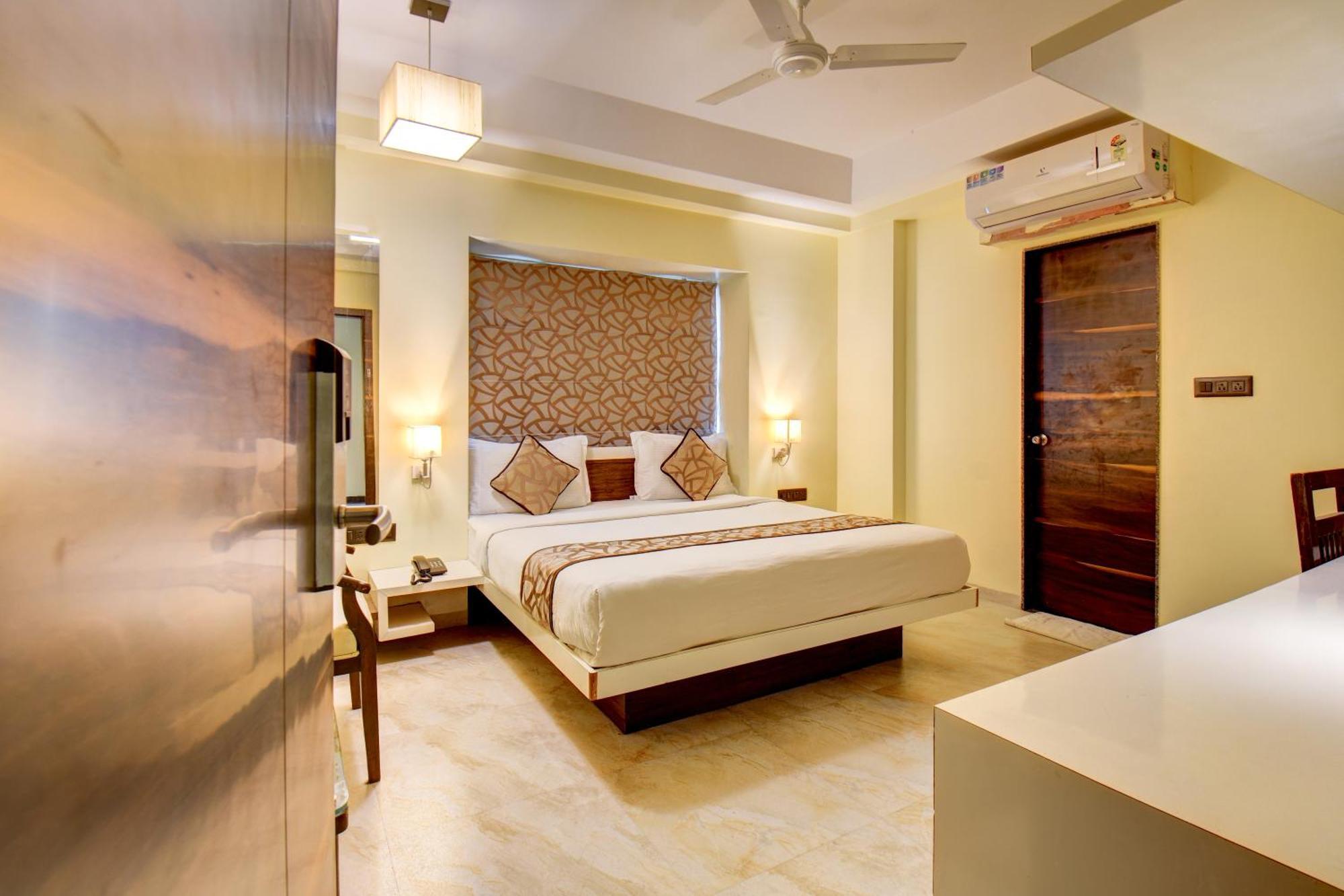 Hotel Deepali Executive ออรังกาบัด ภายนอก รูปภาพ