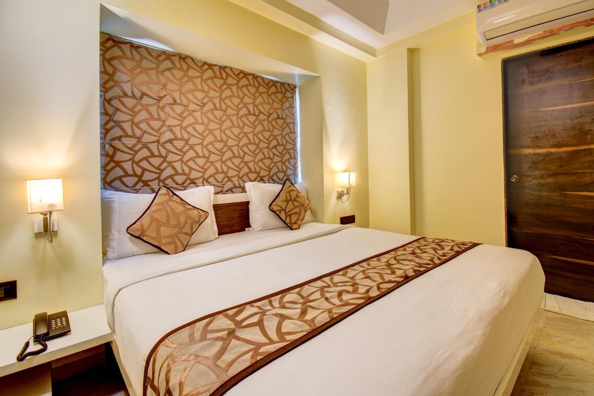 Hotel Deepali Executive ออรังกาบัด ภายนอก รูปภาพ