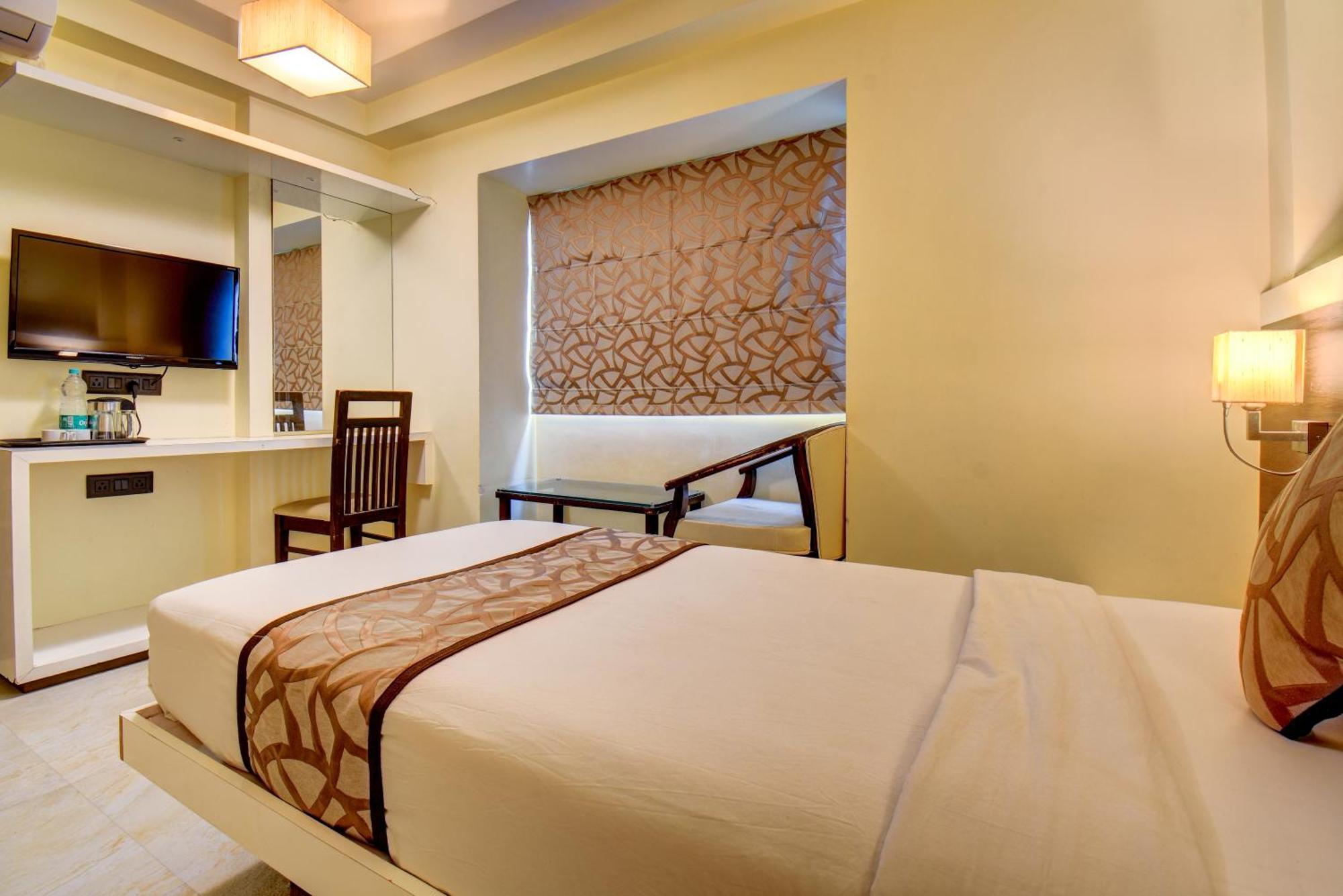 Hotel Deepali Executive ออรังกาบัด ภายนอก รูปภาพ