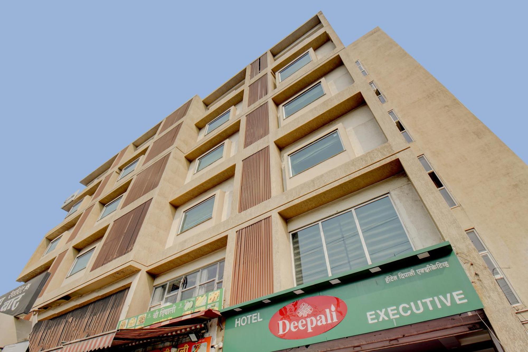Hotel Deepali Executive ออรังกาบัด ภายนอก รูปภาพ