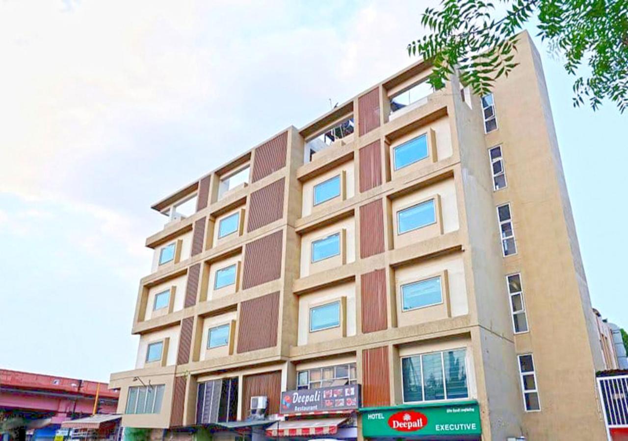 Hotel Deepali Executive ออรังกาบัด ภายนอก รูปภาพ